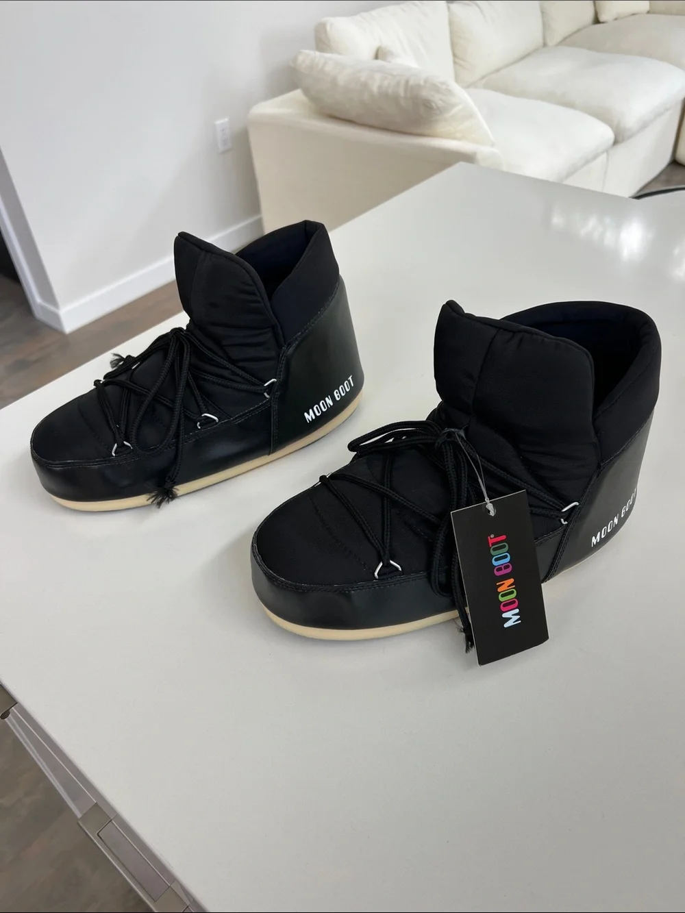 Moon Boot new tag